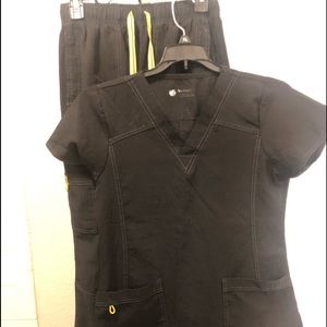 Wonder wink scrub set